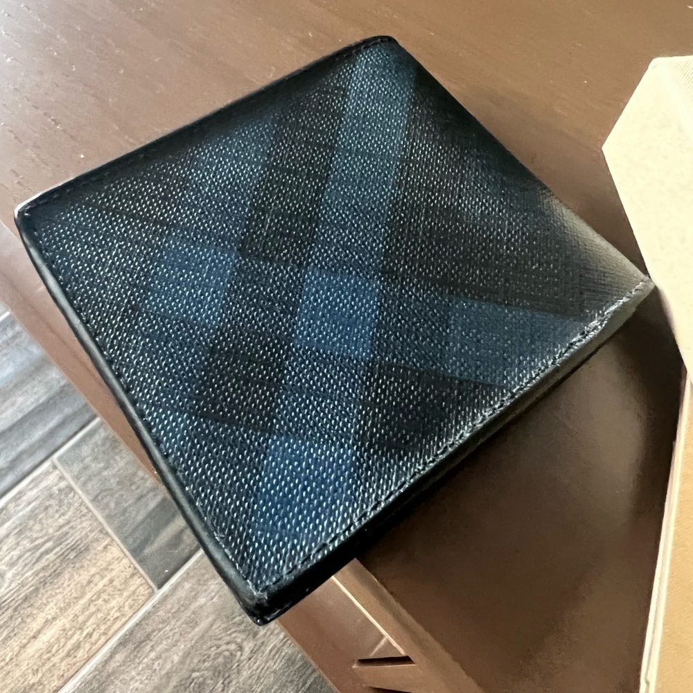 Like New! Mens Burberry Signature Check and Leather Bifold Wallet - Picture 2 of 13